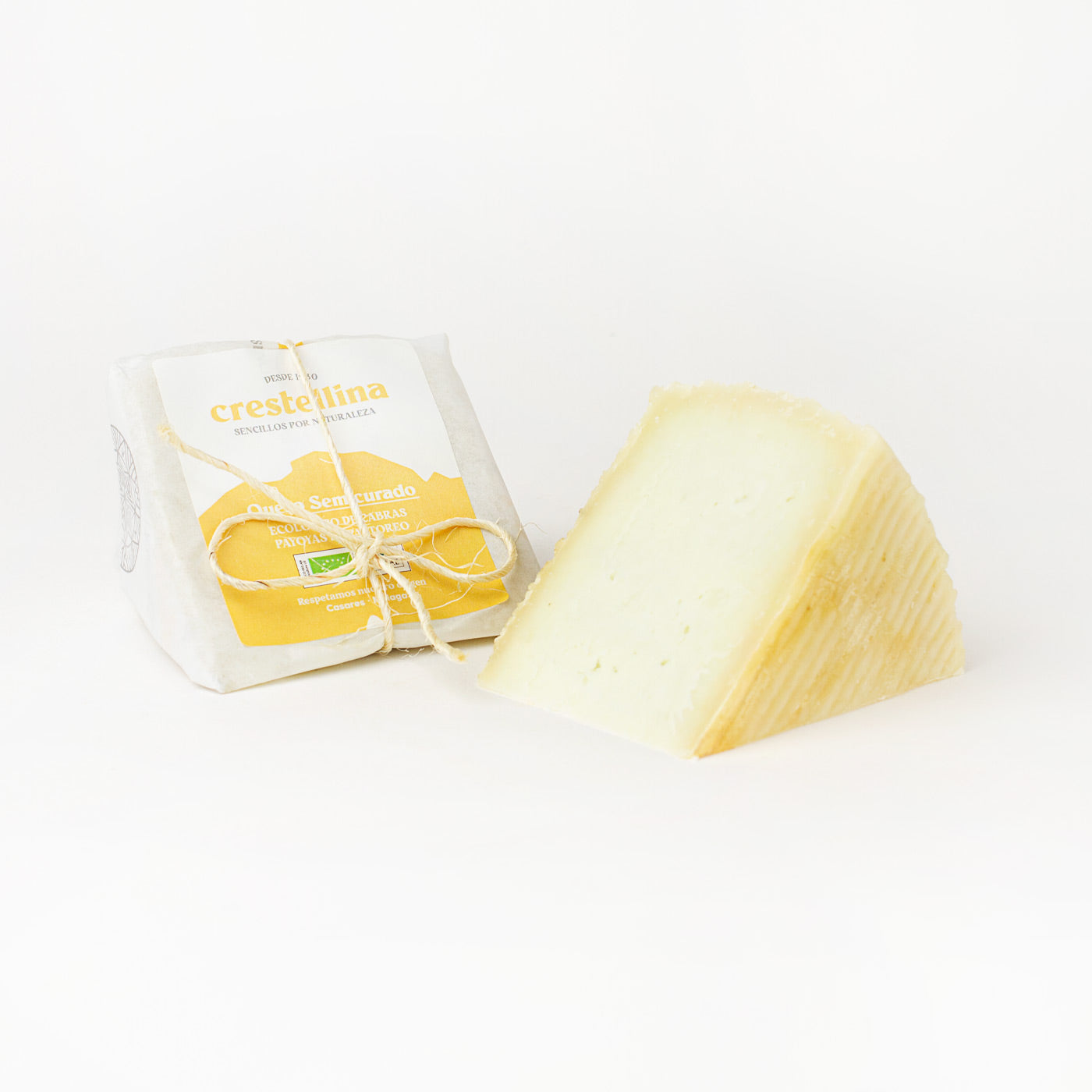 Queso semicurado ecológico de cabra payoya en pastoreo